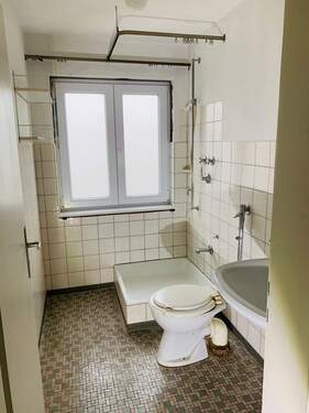 Bad - Mehrfamilienhaus, Wohnhaus mit 170,00 m² in Riedenburg zum Kaufen