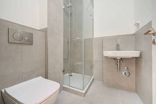 Bad - 2 Zimmer Etagenwohnung in Berlin