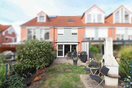 Hausblick vom Garten - 