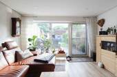 Vom Wohnzimmer Blick in den Garten - 5 Zimmer Reihenmittelhaus zum Kaufen in Garbsen
