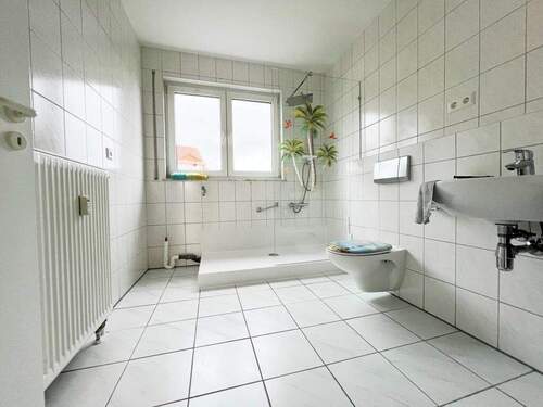 Tageslichtbad mit Dusche - 