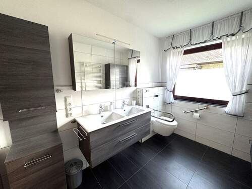 EG Bad andere Seite - 