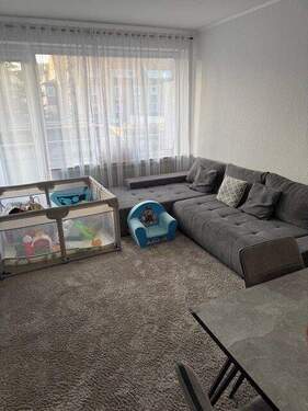 Wohnzimmer - Charmante 2-Zimmer-Wohnung - 122.500,00&nbsp;EUR Kaufpreis, ca.&nbsp; 50,00&nbsp;m&sup2;&nbsp;Wohnfl&auml;che