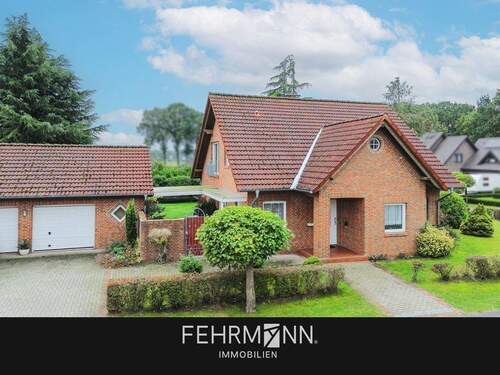 Bild 1 - Solides Einfamilienhaus mit Doppelgarage in Neusustrum