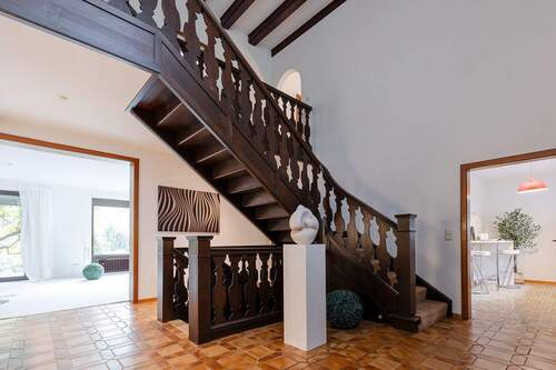 Entree - 8 Zimmer Einfamilienhaus zum Kaufen in Dreieich