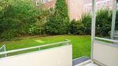 ...zum Balkon und dem eigenen Gartenanteil - 2 Zimmer Etagenwohnung in Hamburg
