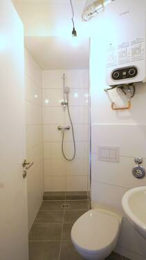 ...ein modernisiertes Duschbad - 