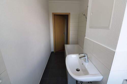 Beispiel Bad - Etagenwohnung mit 57,40 m² in Freiberg zur Miete