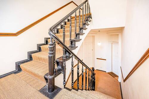 Treppenhaus Seitenflügel - 