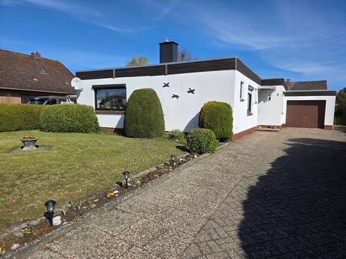 Außenansicht - Solides Flachdachhaus mit Gartenidylle in angenehmer Wohnlage