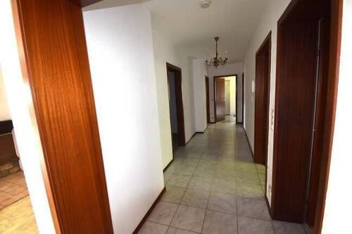 Erdgeschoss Flur.jpg - Mehrfamilienhaus, Wohnhaus mit 184,00 m² in Morschen zum Kaufen