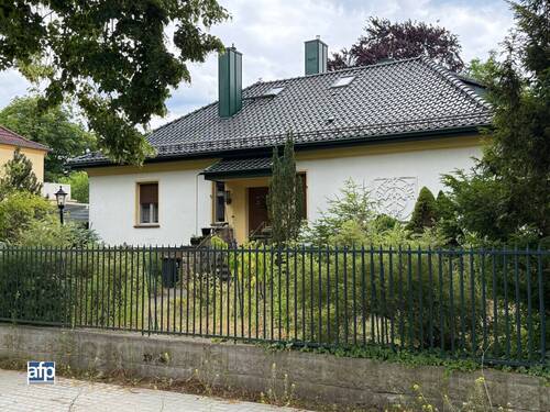 Objektbild - 8 Zimmer Einfamilienhaus zum Kaufen in Schöneiche bei Berlin