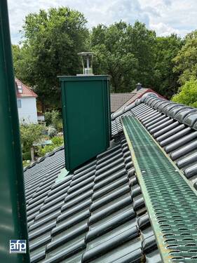 Dachdetail_ glasierte Ziegel - 