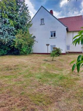 Wohnhaus Hinteransicht - Einfamilienhaus mit großem Grundstück und viel Potenzial