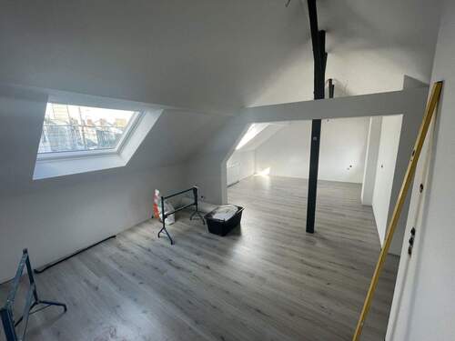 Dachgeschoss mit 3 Fenstern - 