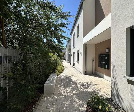 Grün und sonnig Wohnen in der Schillerstraße - Wohnen plus Mehrwert in ruhiger Lage! Wohnen auf zwei Etagen mit Garten und gelebter Vielseitigkeit im UG! Bezug in Kürze!