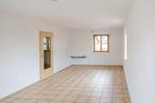 Wohn-/Essbereich (Ansicht 2) - Etagenwohnung mit 65,00 m² in Hohenlinden zur Miete