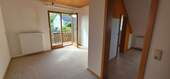 Wohnbereich mit Zugang zu Küche und Balkon - 3 Zimmer Etagenwohnung zur Miete in Sulzfeld am Main