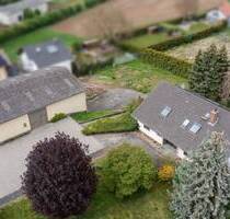 ++ 4.554 m² Areal: 2-geschossige Halle * 3 hohe Tore + 2-Familienhaus = vielfältige Möglichkeiten ++ - Stein-Bockenheim