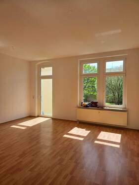 Wohnzimmer - großzügige 4-Raum-Wohnung mit außergewöhnlichem Tageslichtbad