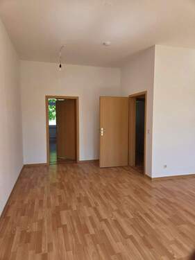 Wohnzimmer - 4 Zimmer Etagenwohnung in Döbeln