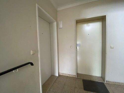 Wohnungseingang - 3 Zimmer Etagenwohnung in Brunsbüttel