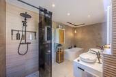 1. OG: Badezimmer - 
