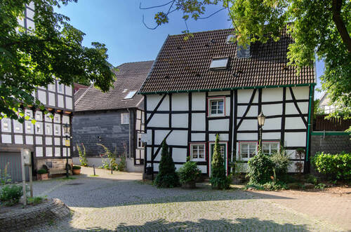 Außenansicht - Seltene Altstadt-Rarität: Denkmalgeschütztes Fachwerkhaus mit Südwest-Terrasse in Hattingen