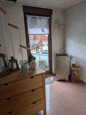 Eingangsbereich / Flur - 3 Zimmer Etagenwohnung zum Kaufen in Metzingen