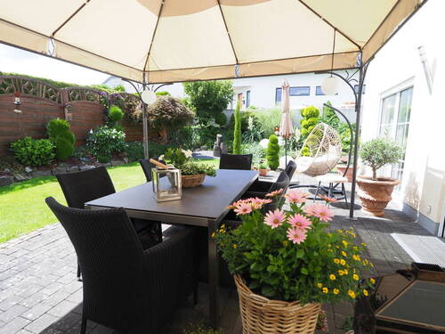 Terrasse - Mehrfamilienhaus, Wohnhaus mit 284,00 m² in Helferskirchen zum Kaufen