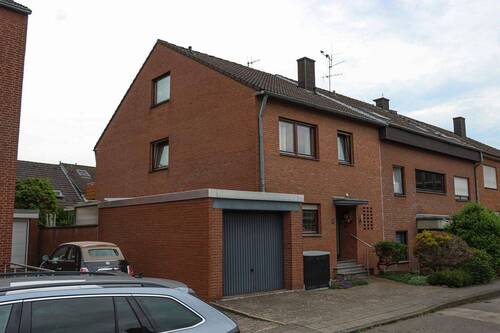 Hausansicht - 5 Zimmer Einfamilienhaus zur Miete in Mönchengladbach