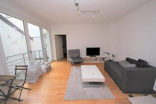 Wohnzimmer mit offener Küche - Etagenwohnung mit 45,00 m² in Trier zur Miete