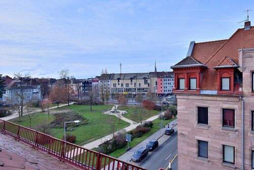 Archivpark direkt vor dem Haus - ...über den Dächern von Nürnberg