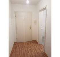 Renovierte, helle 2-Raum-Wohnung mit großzügigem Schnitt im Erdgeschoss - Döbeln