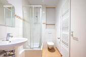 Badezimmer mit Dusche - 
