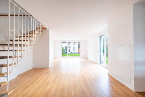Wohnzimmer - 5 Zimmer Doppelhaushälfte zum Kaufen in Berlin