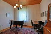 Musik- oder Arbeitszimmer im Erdgeschoss - 