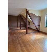 3 Raum- Dachgeschoss- Wohnung mit EBK, 2 Bädern und tollem Ausblick zu vermieten! - Geringswalde