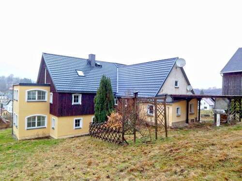 Hausansicht - 1 Zimmer Mehrfamilienhaus, Wohnhaus in Schirgiswalde-Kirschau