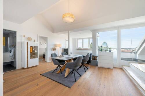 Wohnzimmer - Aigner - Lichtdurchflutete 2-Zimmer-Dachgeschosswohnung mit sonnigem Balkon in Laim