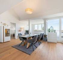 Aigner - Lichtdurchflutete 2-Zimmer-Dachgeschosswohnung mit sonnigem Balkon in Laim - München