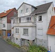 Geräumiges, stark renovierungsbedürftiges Wohnhaus in Körle