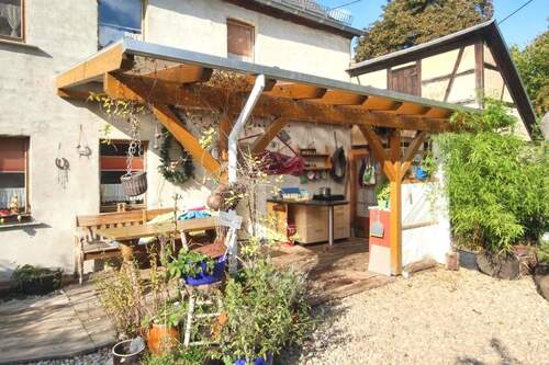 Terrasse vor dem Haus - Lebensgefühl, Oase, Ruhe und Frieden - kleines Häuschen auf dem Lande!