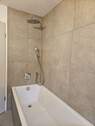 Badewanne mit Dusche - 5 Zimmer Reihenmittelhaus zum Kaufen in Seelbach