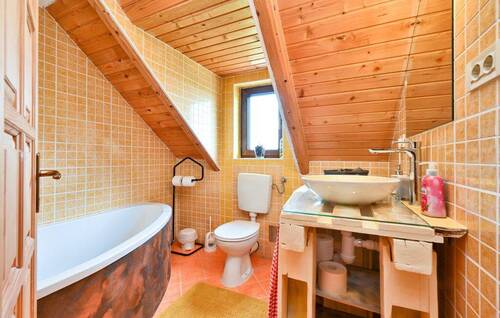 Badezimmer mit Badewanne - 
