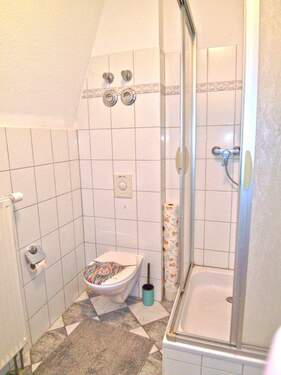 Bad mit Dusche - 