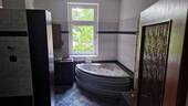 Badezimmer mit Eckwanne - 2 Zimmer Etagenwohnung in Berlin