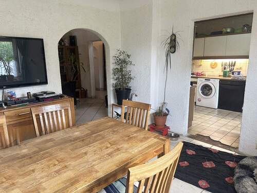 Essecke mit Blick in die Küche - 