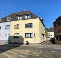 Gepflegtes Mehrfamilienhaus mit 4 Wohnungen 5 Garagen 2 SP - Duisburg Obermeiderich