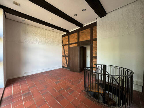 Raum mit Abgang zum Kellerraum - 